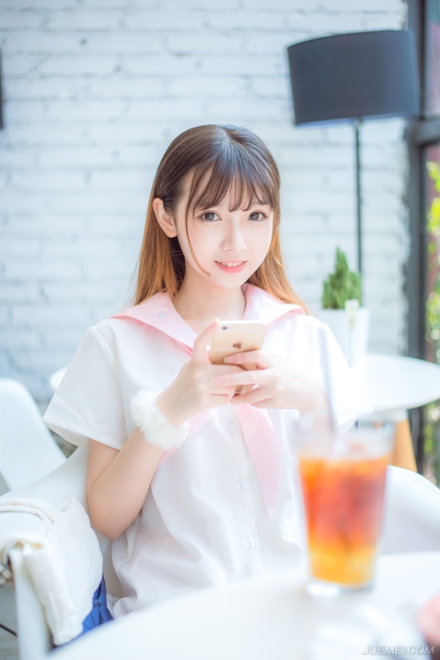 整个军营，瞬间安静下来不少。